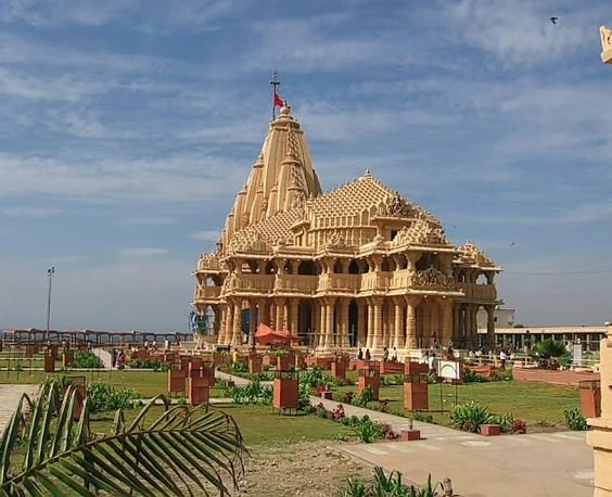  Discovering the Divine: Somnath Temple, the First Jyotirlinga of India