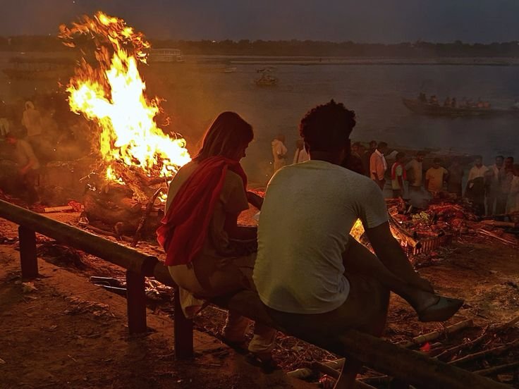  Manikarnika Ghat: The Threshold of Life and Death in Varanasi