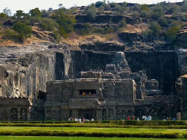  Exploring the Ancient Wonder: A Deep Dive into the Ellora Caves