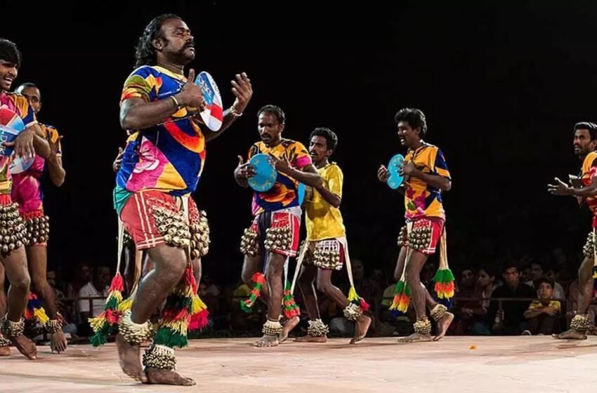  Tappeta Gullu: The Rhythmic Dance of Andhra Pradesh – A Celebration of Devotion and Tradition