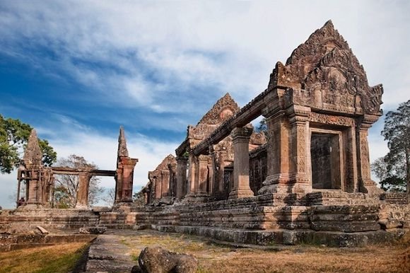  Preah Vihear Temple: A Sacred Jewel on the Edge of a Cliff