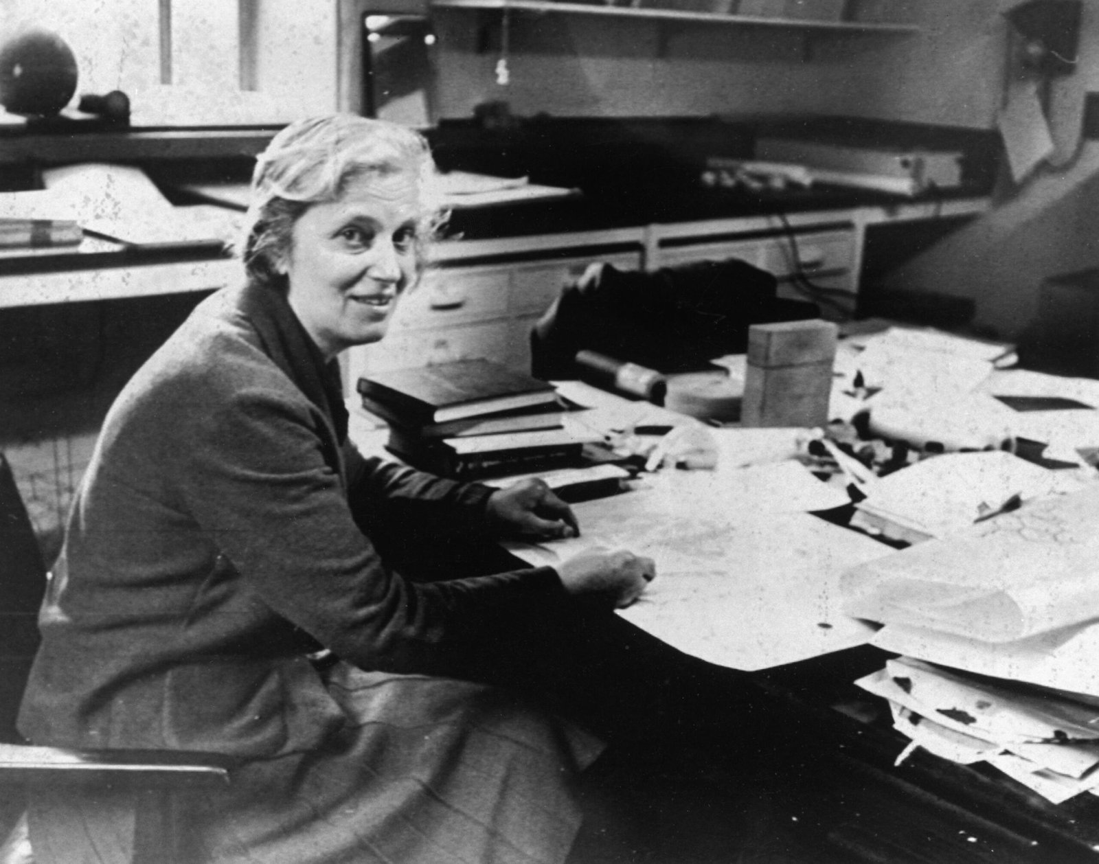 Amazing Discoveries and Their Founders: Famous British Chemists