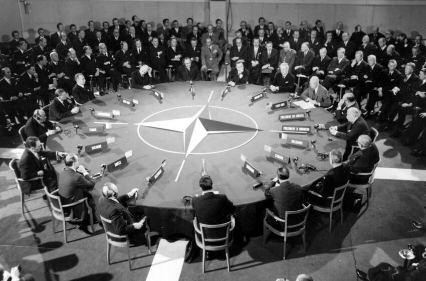 Cold War History: From Iron Curtain to the Fall of the Soviet Union