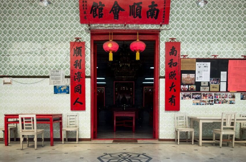  Streets of Steam and Leather: The Story of Kolkata’s Chinatown